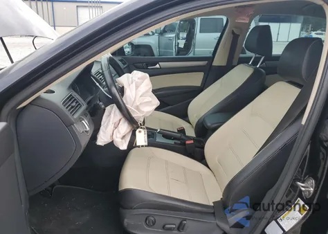 2015 Volkswagen Passat Se z USA, uszkodzony, nr VIN 1VWBS7A3XFC056388